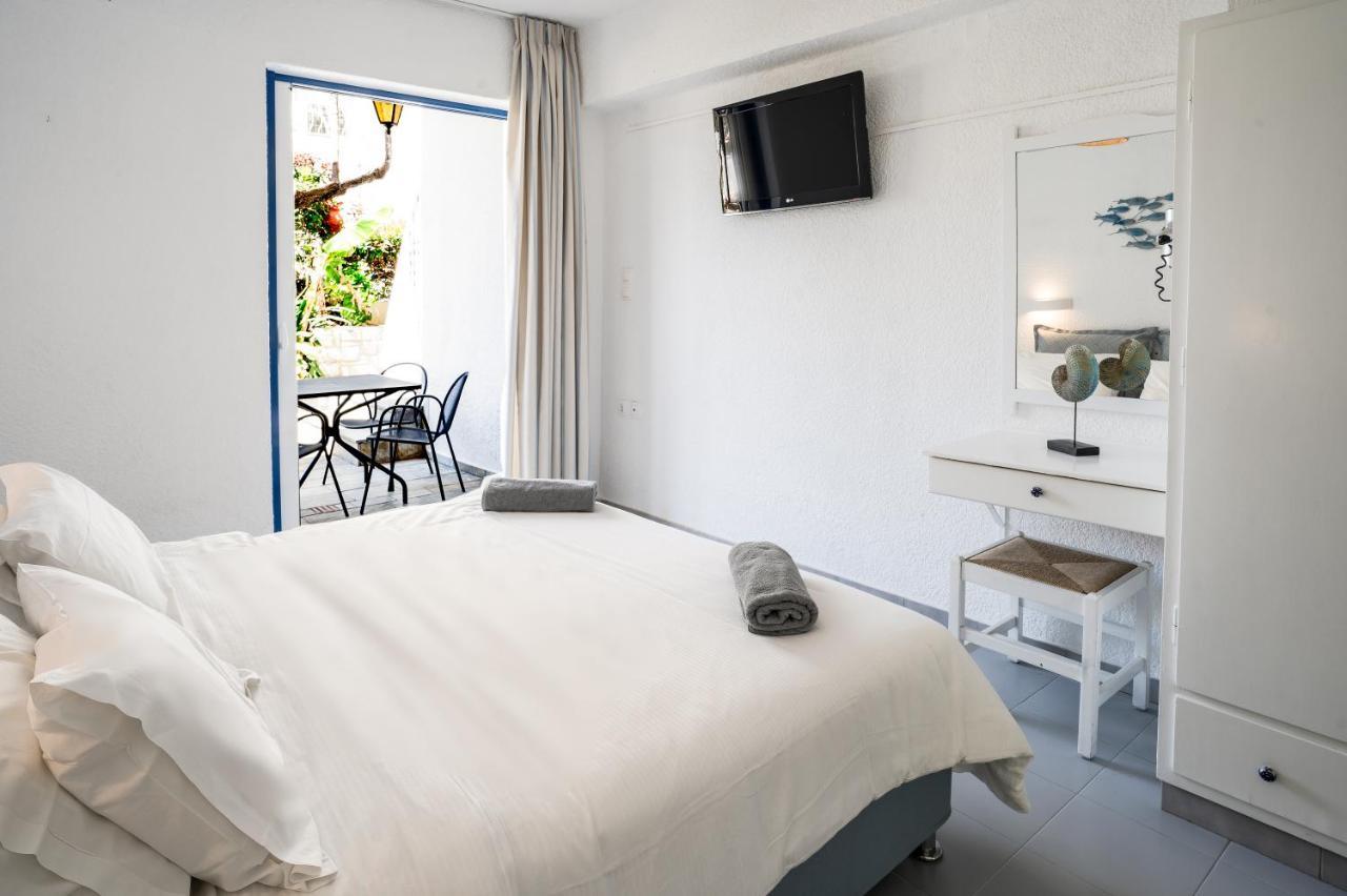 Ninetta'S Studios Poros Town Екстериор снимка