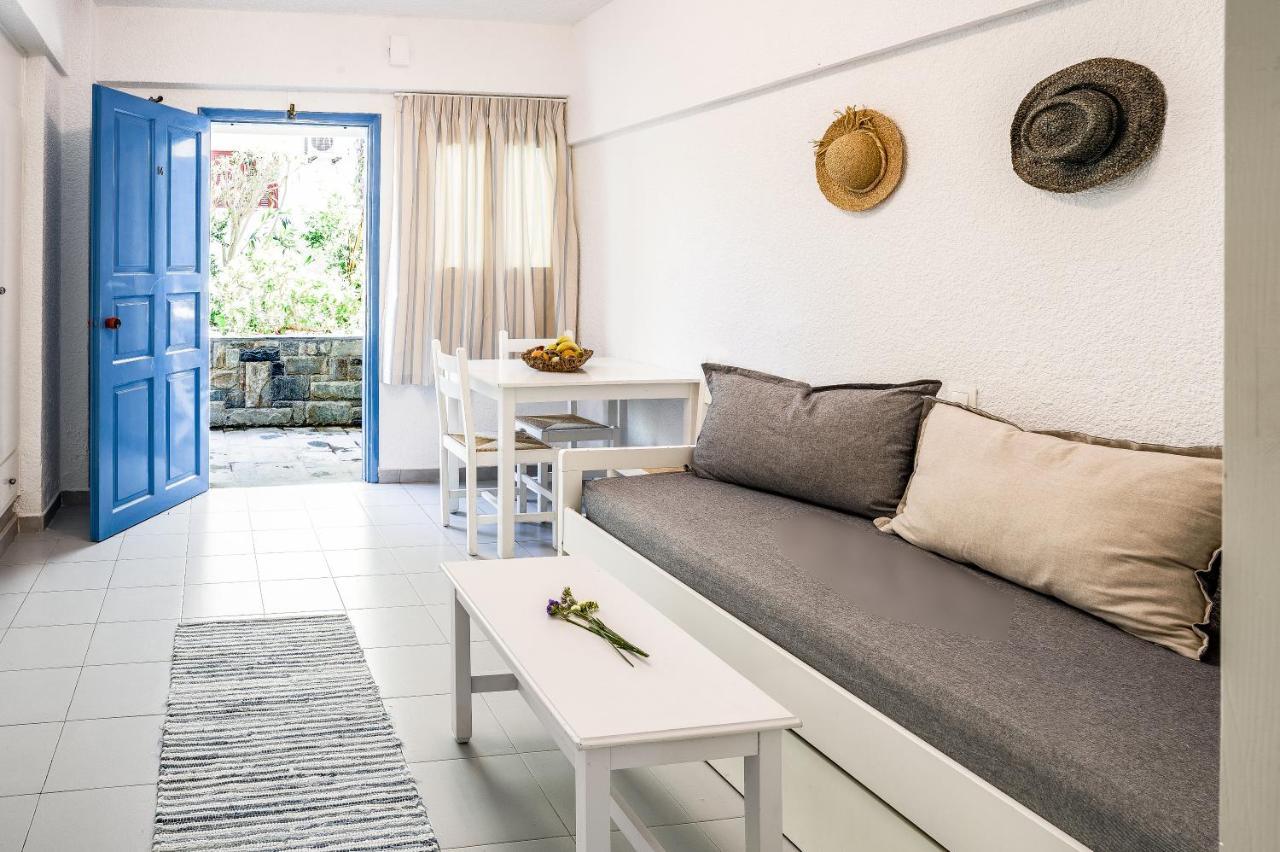Ninetta'S Studios Poros Town Екстериор снимка