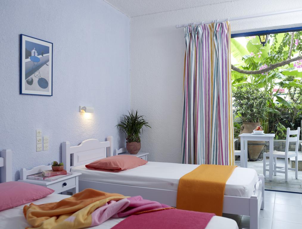 Ninetta'S Studios Poros Town Екстериор снимка