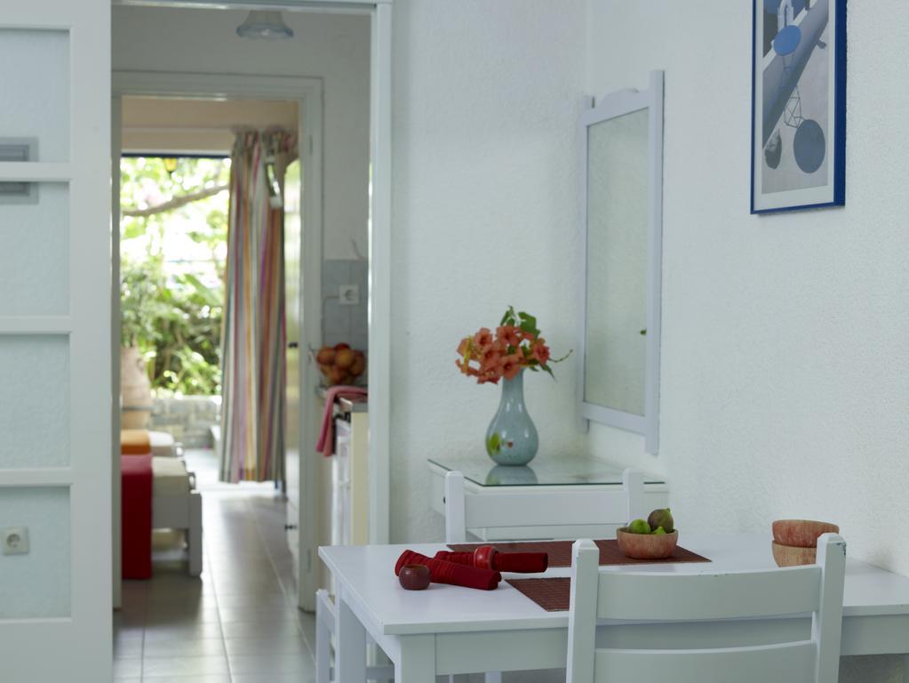 Ninetta'S Studios Poros Town Екстериор снимка