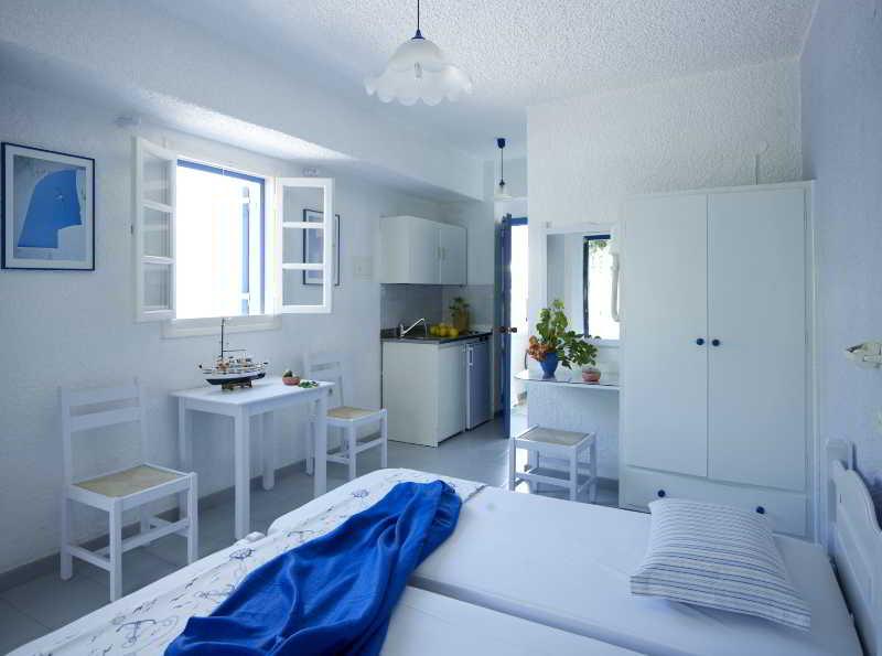 Ninetta'S Studios Poros Town Екстериор снимка