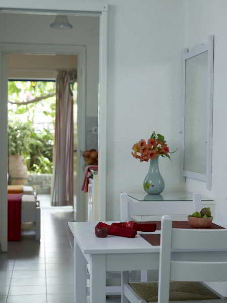 Ninetta'S Studios Poros Town Екстериор снимка